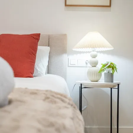 Flats Poeta Serrano 公寓 *