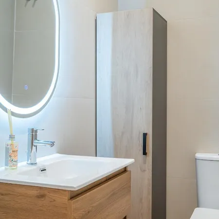 Flats Poeta Serrano 公寓 *